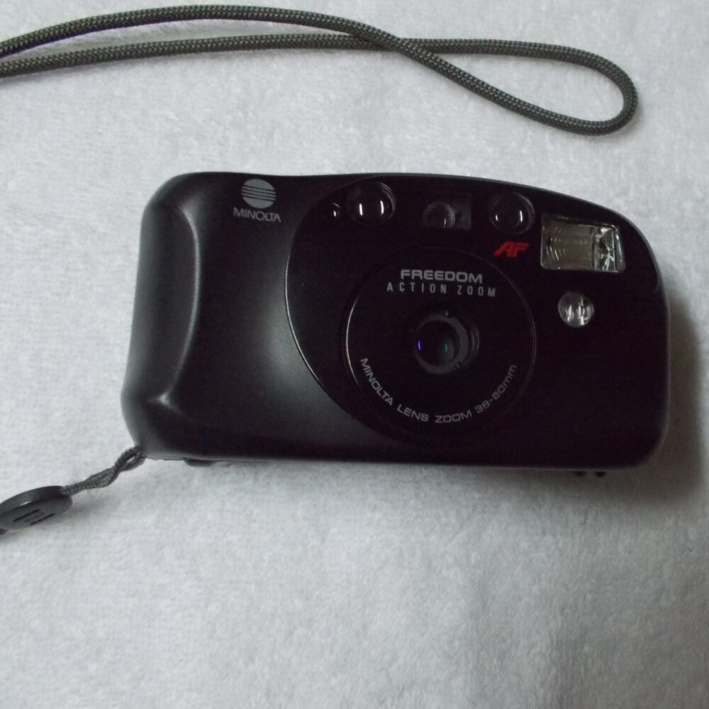 Minolta Freedom Film camera with built-in flash/timer/zoom functions